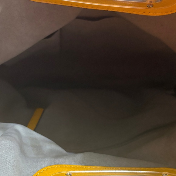 NWOT Vince Camuto Vibrant Yellow Shoulder Bag - Picture 5 of 8